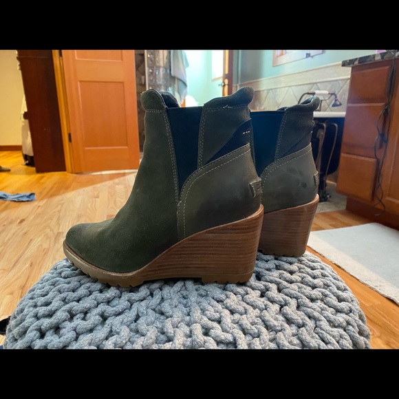 Forest green Sorel wedge boots - Picture 2 of 5
